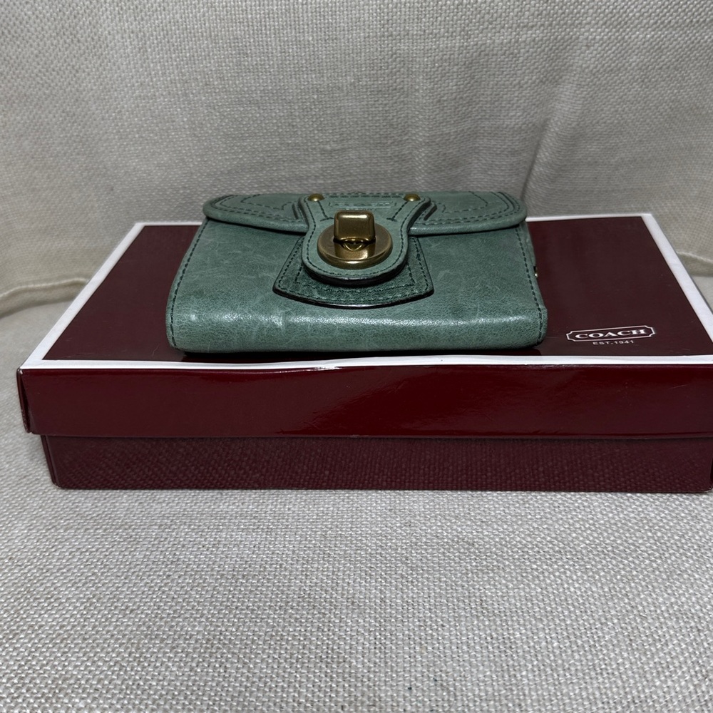 Coach Legacy Juniper -Green- Vachetta Leather Kisslock French Frame Wallet - Picture 5 of 8